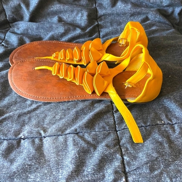 Summer ruffle strappy sandal - Picture 3 of 4